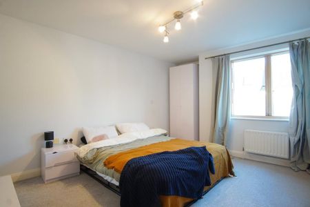 2 bedroom flat to rent - Photo 2