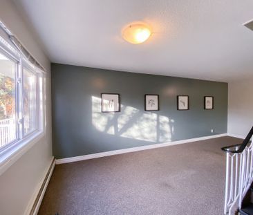 Crystal Court - Photo 5