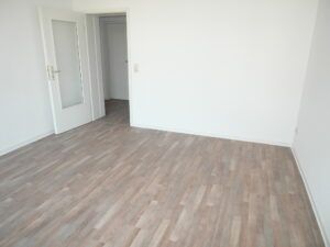 Jößnitzer Str. 141, Wohnung 2 ~~~ Einbauküche, Tageslichtbad mit Wanne und Dusche, Keller - Photo 2