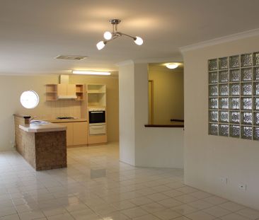 4 Strathcona Rise, Bibra Lake. - Photo 1