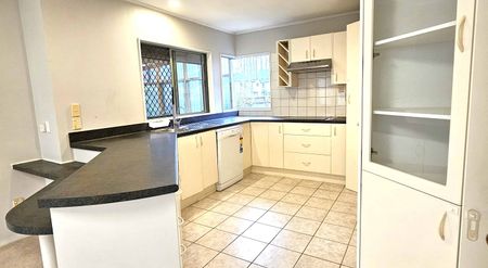 4 Bedrooms. Forrest Hill - Photo 5