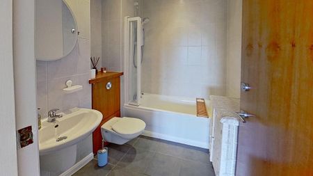 3 bedroom flat to rent - Photo 4