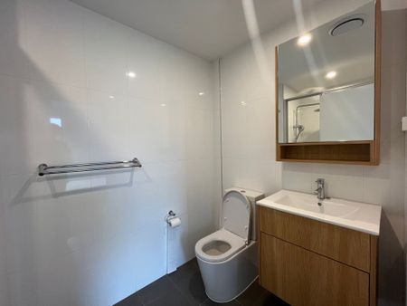 Fully Furnished Spacious luxury 2 Bedroom Apartment with Huge Courtyard - Photo 3