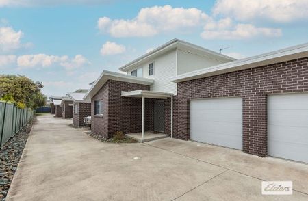 Close to Everything - Photo 2