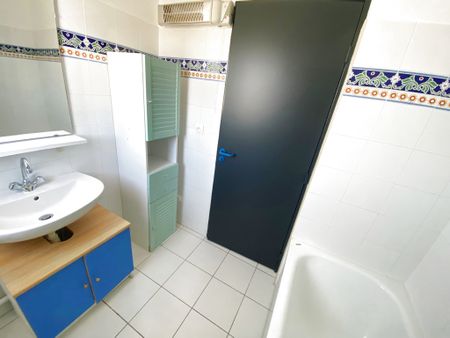 Location Appartement 3 pièces 55m² LE GRAU DU ROI 30240 - Photo 5