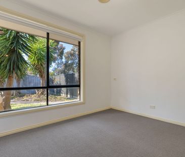 Charming 3-Bedroom Home in Roxburgh Park - Photo 1