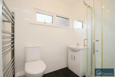 2 bedroom end of terrace house to rent - Photo 3