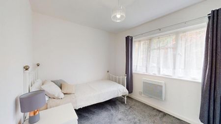 3 bedroom ground floor flat to rent - Photo 4