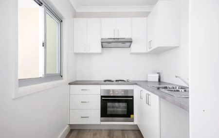 Modern 1 Bedroom Unit - Photo 4