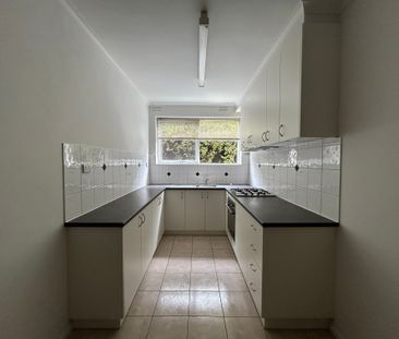 2 / 11 Truganini Road, CARNEGIE - Photo 5