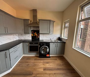 2 bedroom Flat to let - Photo 3