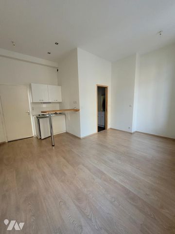 STUDIO A PROXIMITE DE LA CATHEDRALE ET DE LA GARE - Photo 2