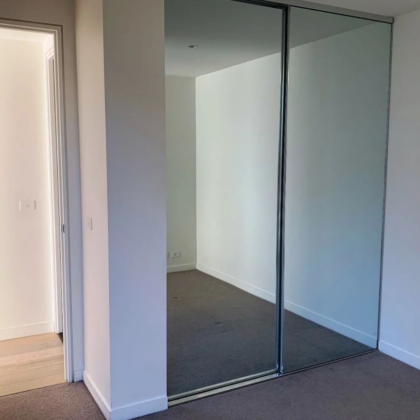 Assembly Apartments - Stylish Living in North Melbourne - Photo 1