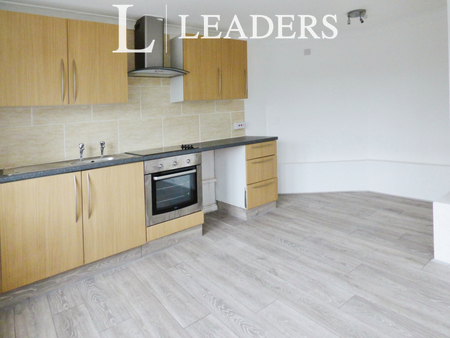 studio to rent Gloucester Road, Littlehampton - Photo 2