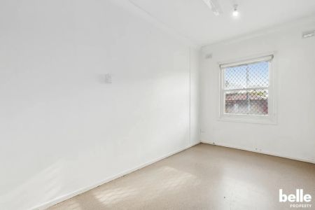 Comfortable 3-Bedroom Home with Spacious Yard in a Convenient Location - Photo 3