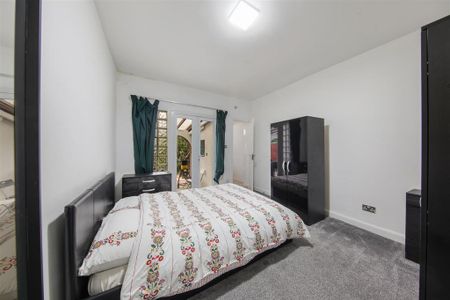 4 bedroom terraced house to rent - Photo 2