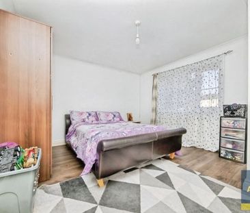 ., Norman Crescent, Ipswich - Photo 1