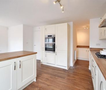 4 bedroom detached house to rent - Photo 5