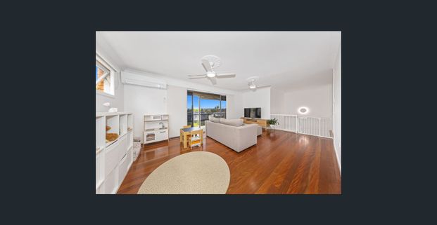 HIGHSET BRICK HOME IN QUIET STREET - 6 WEEK LEASE ONLY - Photo 1