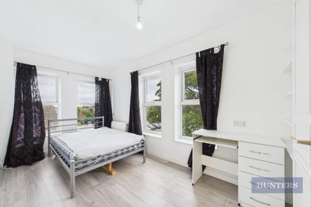 3 bedroom Flat To Let - Photo 5