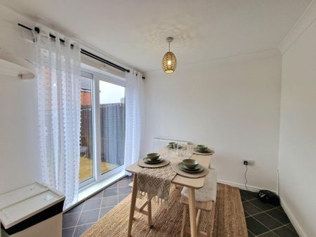 3 bedroom semi-detached house to rent - Photo 3