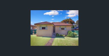 GREAT FAMILY HOME WITH HUGE ROOMS ! - Photo 2