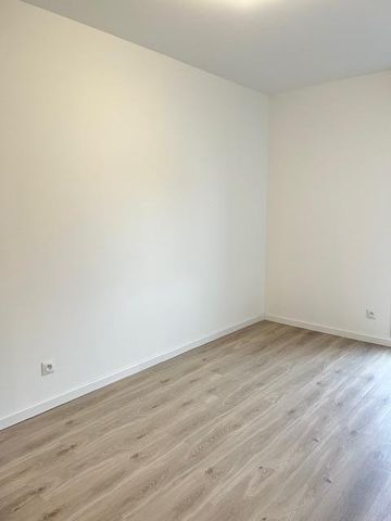 Location Appartement 3 pièces 69m² DOUAI 59500 - Photo 2