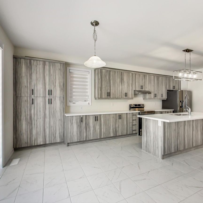 For Lease - 150 Stevenson Crescent, Bradford West Gwillimbury, Ontario - Photo 1