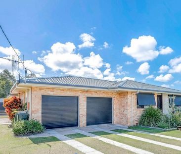 Spacious 3 Bedroom Family Home with Large Shed and Rumpus Room - Photo 6
