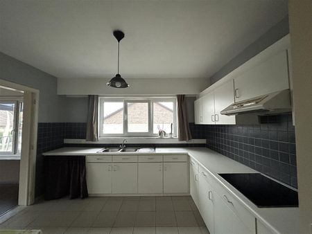 Ruim appartement met 3 slaapkamers en garagebox, gelegen in een rustige, kindvriendelijke omgeving. - Foto 4