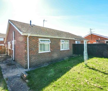 2 bedroom semi-detached bungalow to rent - Photo 2