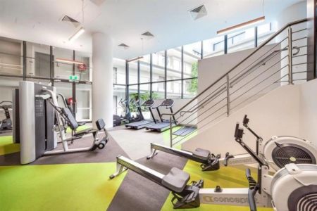 Modern One Bedroom With Spectacular Views - Photo 2