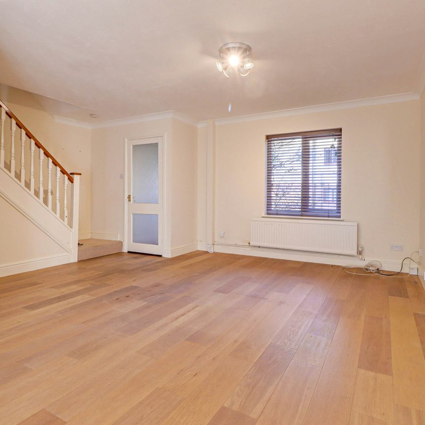 Edmond Beaufort Drive, St. Albans, Hertfordshire, AL3 5LA - Photo 1