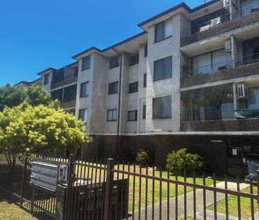 Immaculate first floor apartment - Photo 2