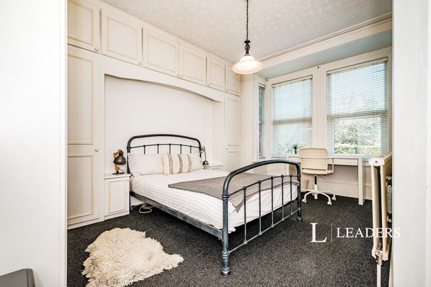 4 bedroom semi-detached to rent Salisbury Road - Photo 1