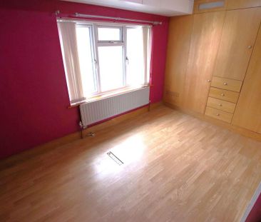 3 bedroom end of terrace house to rent - Photo 5