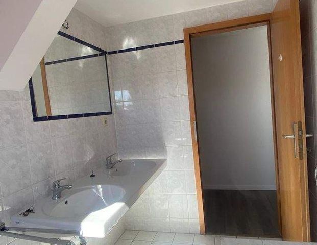 4 Raum Wohnung Zwickau Zentrum Dachgeschoss ab sofort zu vermieten - Photo 1