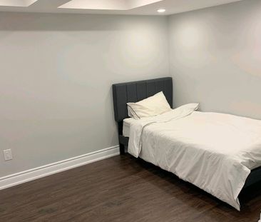 For Lease - 2285 Blue Oak Circle Unit# Basement, Oakville, Ontario - Photo 2