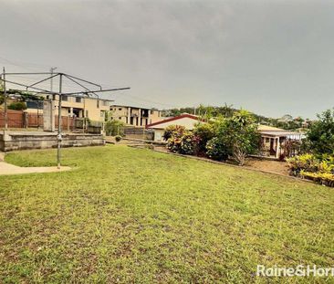 Large Family Home in Great Clinton Location! - Photo 4