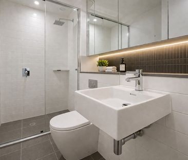 Stylish Ground-Floor Living with Private Courtyard in the Heart of ... - Photo 3