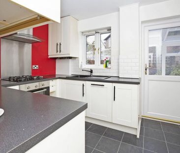 4 bedroom link detached house to rent - Photo 6