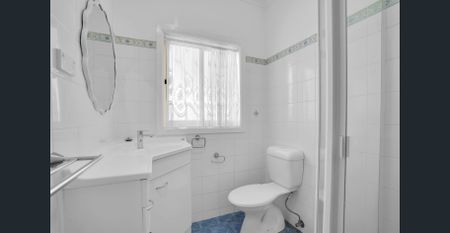 Updated three-bedroom home - Photo 5