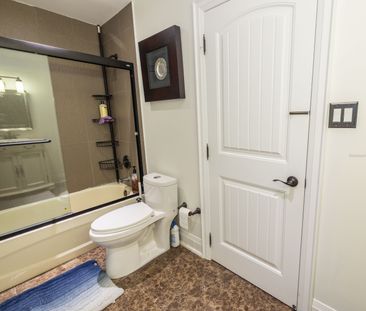 For Lease - 60 Belvedere Drive, Oakville, Ontario - Photo 3