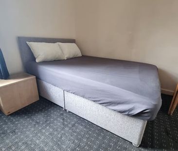 Room in a Shared House, Plashet Road, E13 - Photo 1