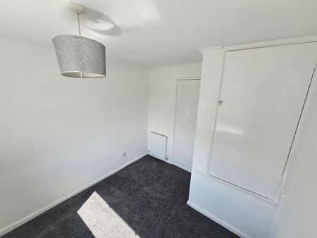 3 Bedroom Mid Terraced House - Photo 4