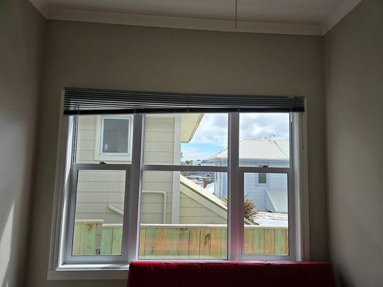 Fully Renovated 3BR House with - Deck & St Parking - Photo 1