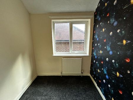 3 bedroom end of terrace house to rent - Photo 4