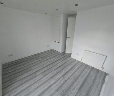 Terraced House to rent on - Photo 3