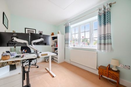 4 bedroom detached house to rent - Photo 2