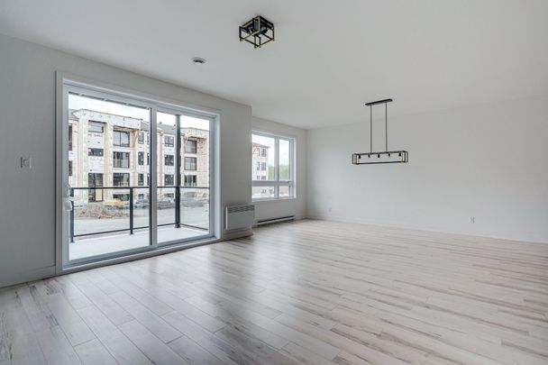 176 Boul. Louis Joseph Papineau Cowansville, QC J2K - Photo 1